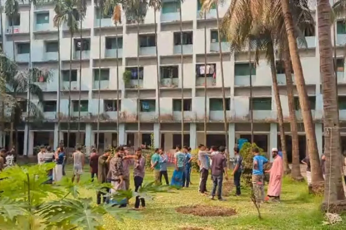 ৩৬ ঘণ্টায় তৃতীয় ভূমিকম্পে ঢাবির ৬ শিক্ষার্থী আহত